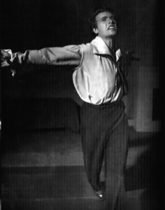 Ignacy Gogolewski jako Gustaw-Konrad w „Dziadach”, reż. Aleksander Bardini, Teatr Polski, Warszawa, prem. 26 listopada 1955. Fot. Archiwum Teatru Polskiego w Warszawie.
