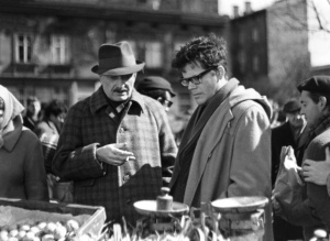 Jan Kreczmar i ZbigniewCybulski w filmie Jerzego Haasa Szyfry (1966).