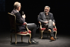 Jerzy Radziwiłowicz w rozmowie z Lechem Śliwonikiem – Teatr Polski w Warszawie. Fot. Krzysztof Buczek.